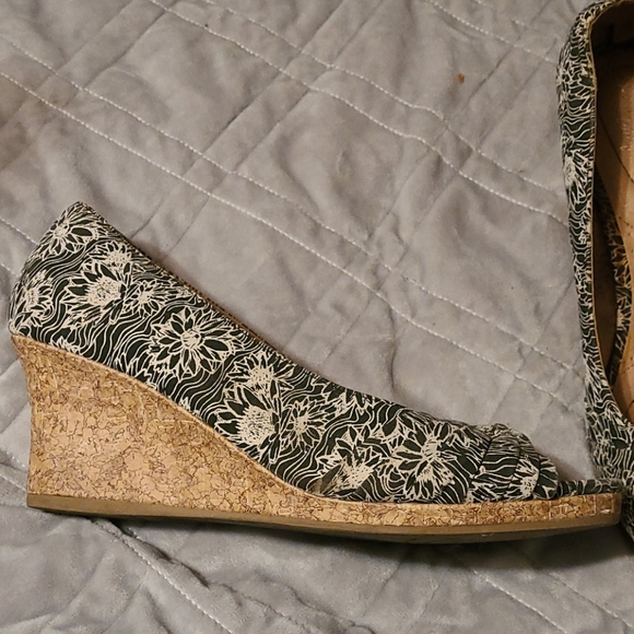 Wedge heel - Picture 2 of 2